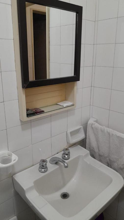 Habitacion Con Bano Privado Un Piso Por Escalera Buenos Aires Bagian luar foto